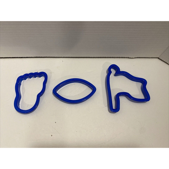 Lot of 12 Different Plastic Cookie Dough Cutters Plastic, Vehicles, Sports Theme - Picture 2 of 5